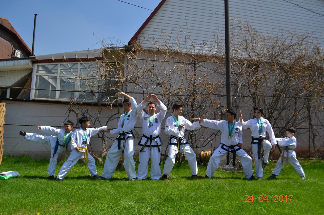 Interhouse Almaty Hostel Екстериор снимка
